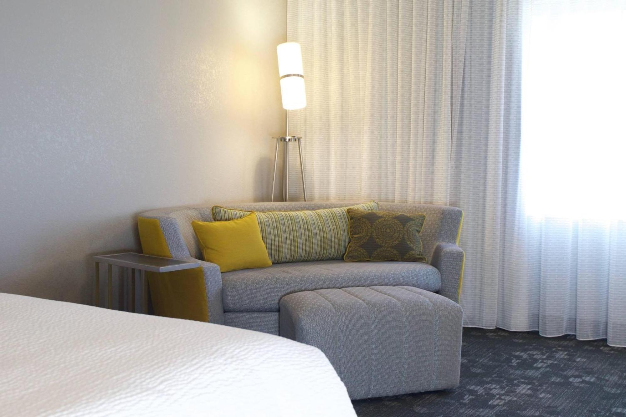 Courtyard By Marriott Asheville Airport Fletcher Exterior foto